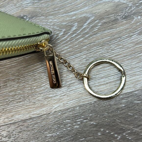 1008-5 NWOT Michael kors green card wallet - Picture 5 of 9
